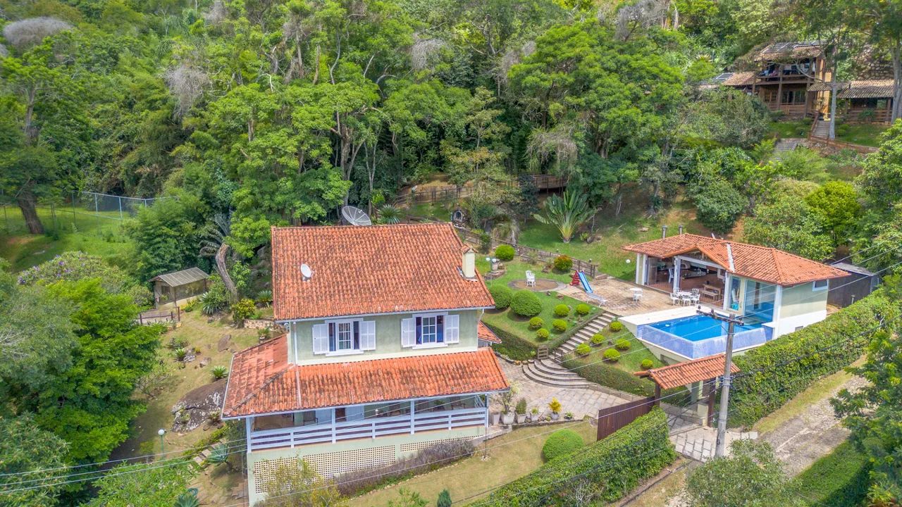 Casa com 4 quartos, em Nogueira, Petrópolis