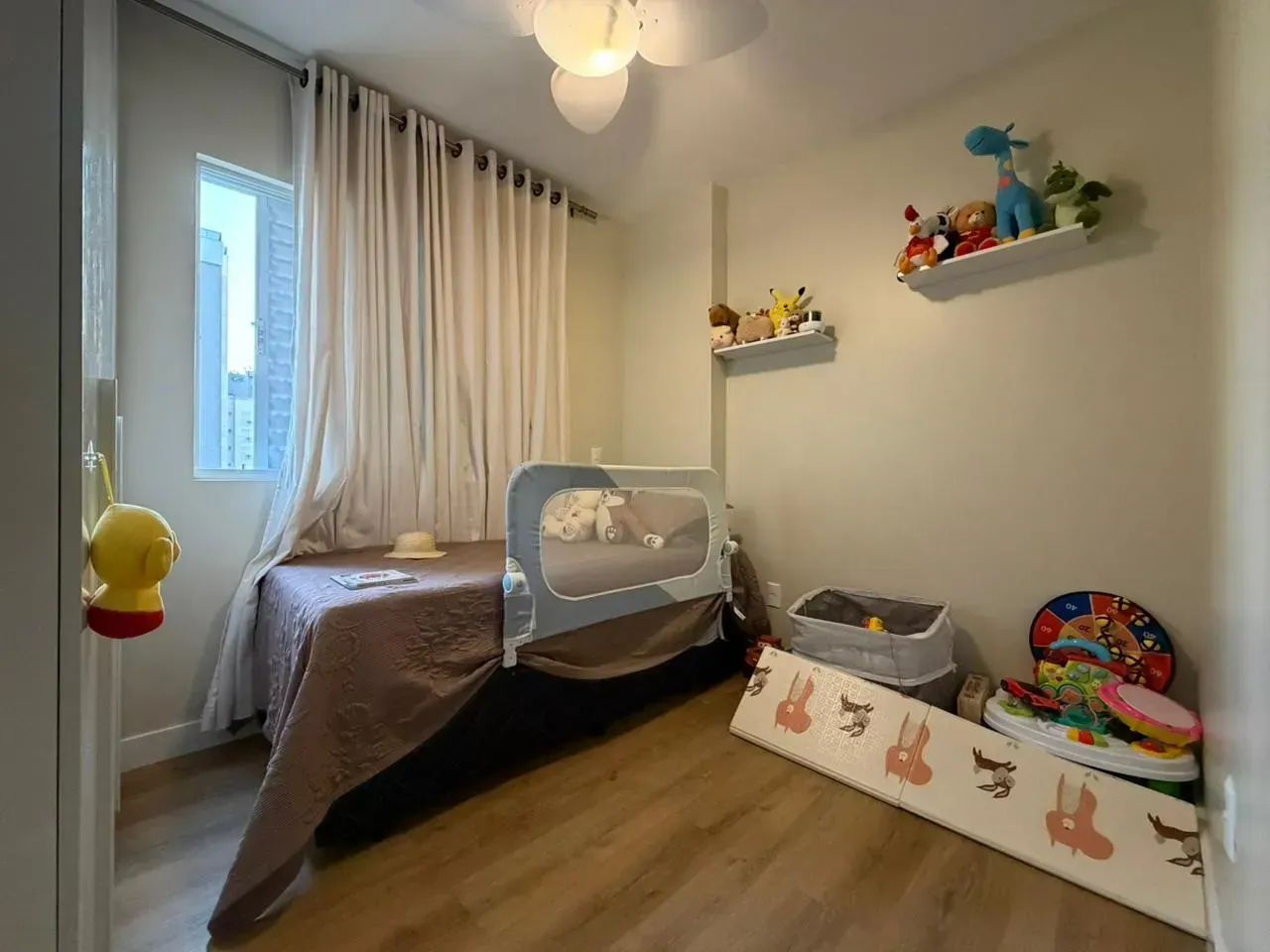 Apartamento com 3 dormitórios, churrasqueira a carvão e andar alto no centro de Criciúma - - Foto 5