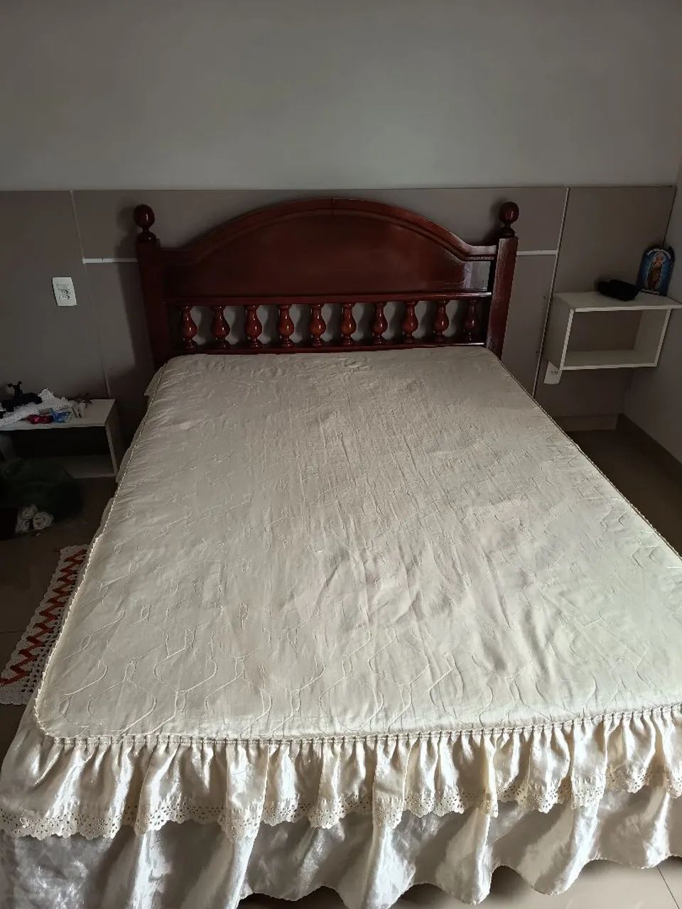 Cama de casal - madeira maciça 