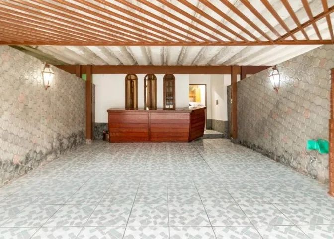 BALCÃO GRANDE EM MADEIRA SUCUPIRA