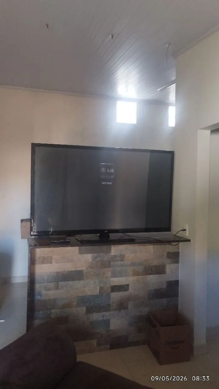 Tv LG 60 polegadas não é smart, em perfeito estado, com controle e cabo.