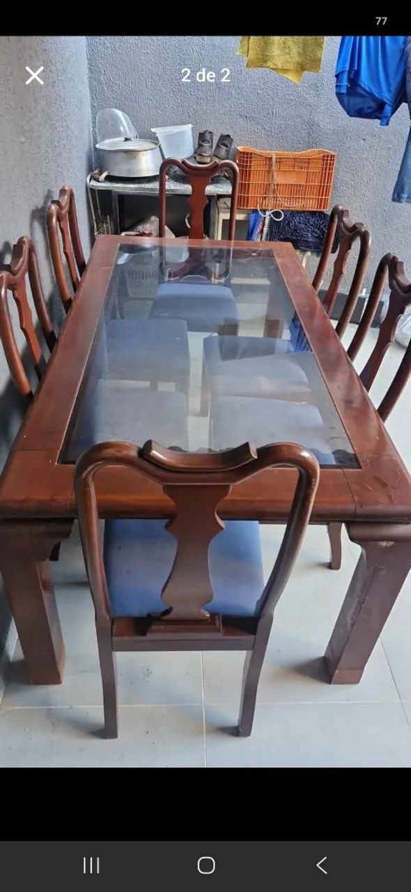 MESA DE MADEIRA MACIÇA DE 6 CADEIRAS.