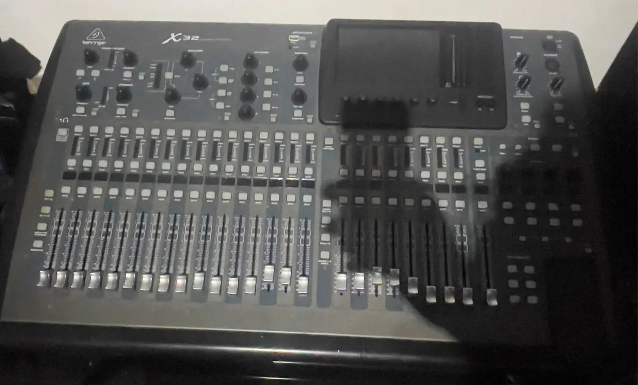 Mesa digital X32 full ( usada só em estúdio )  - Foto 2