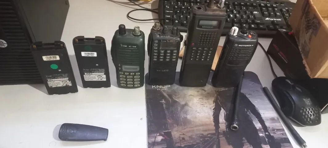 VENDO LOTE  OU UNIDADE   RADIOS COMUNICADOR  COM DEFEITOS 