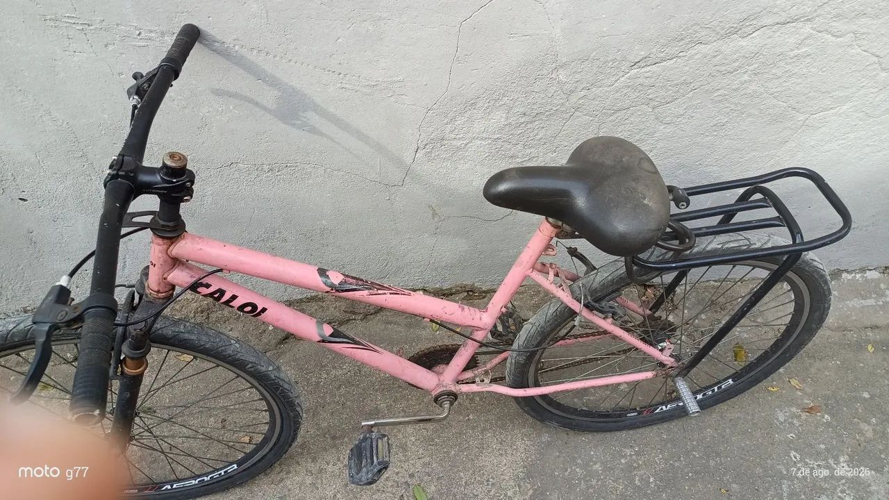 Bicicleta Caloi, precisa trocar os pneus 