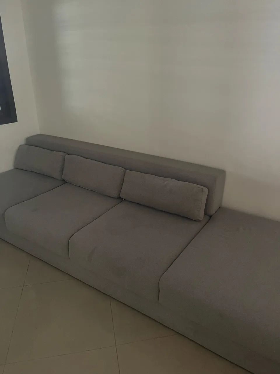 SOFÁ CINZA DE LINHO 
