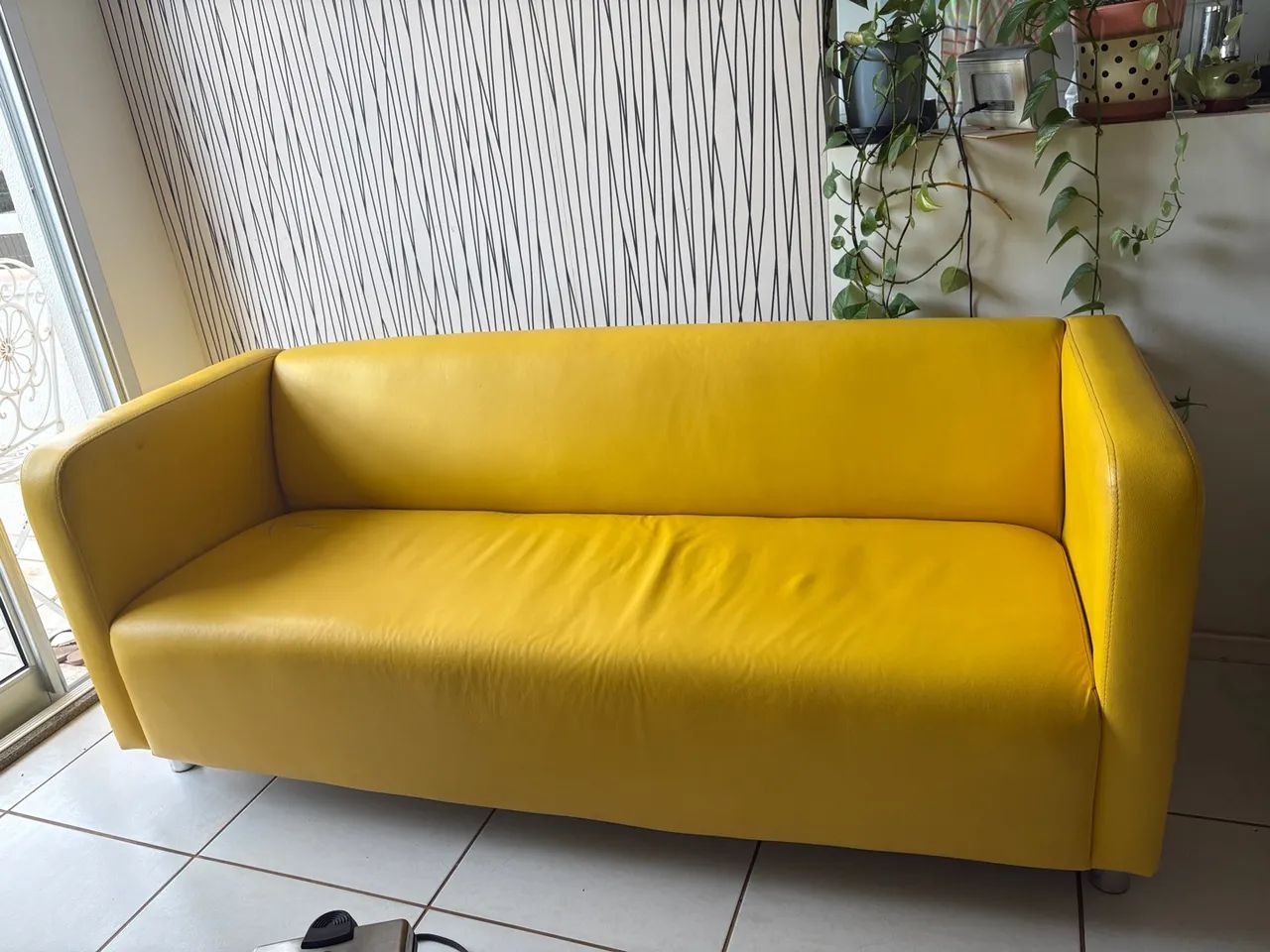 Sofá Amarelo Tok Stok