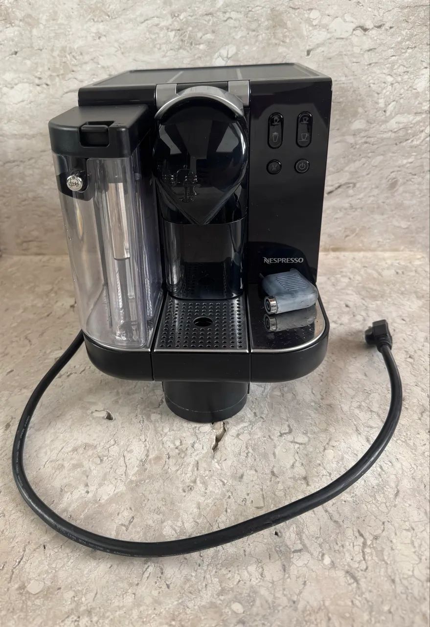 Máquina de café Nespresso Lattisima + 36 capsulas Nespresso 