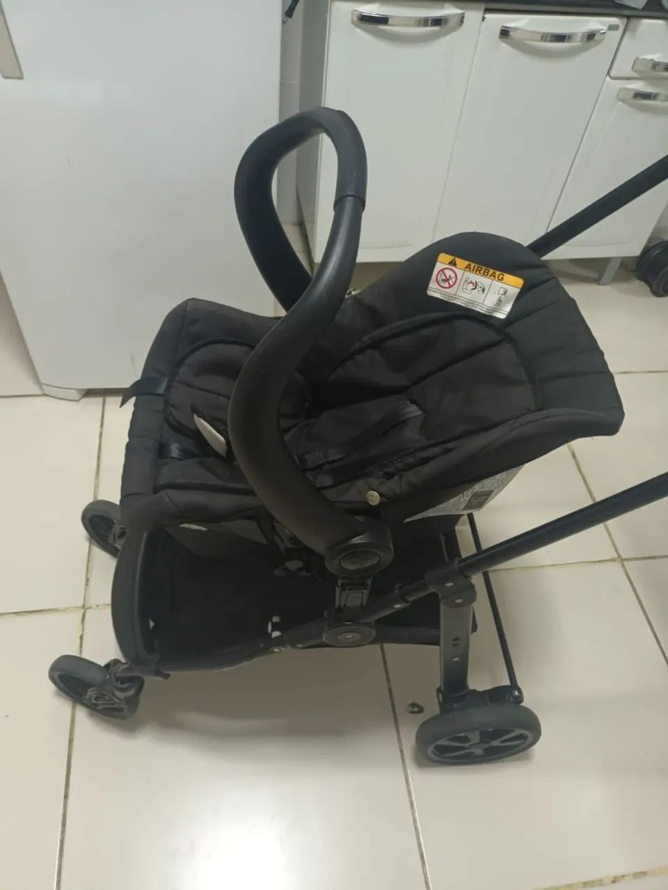 Garrinho Moises Galzerano com bebê comforto - Foto 2