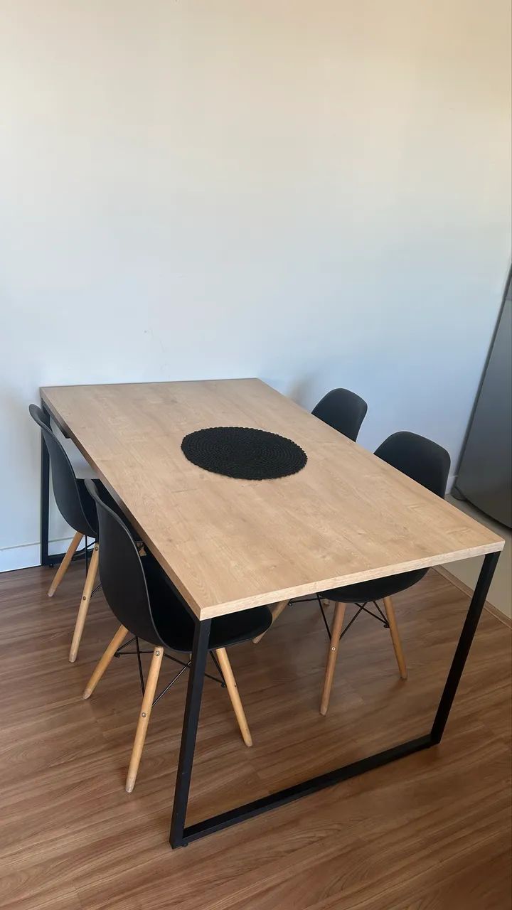 Vendo mesa com 4 cadeiras - Foto 2