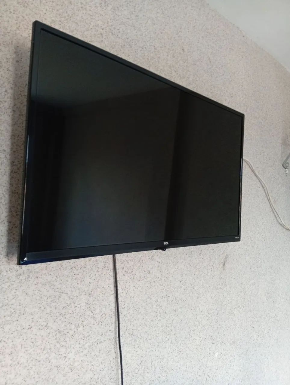 João Macedo vende -se 1 TV 32 polegadas simi novo e 1 som carrinho que tem menos de 1 ano 