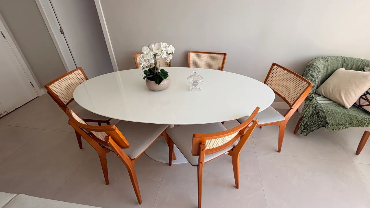 Mesa oval de nanoglass com base da saarinen designe (sem cadeiras)  
