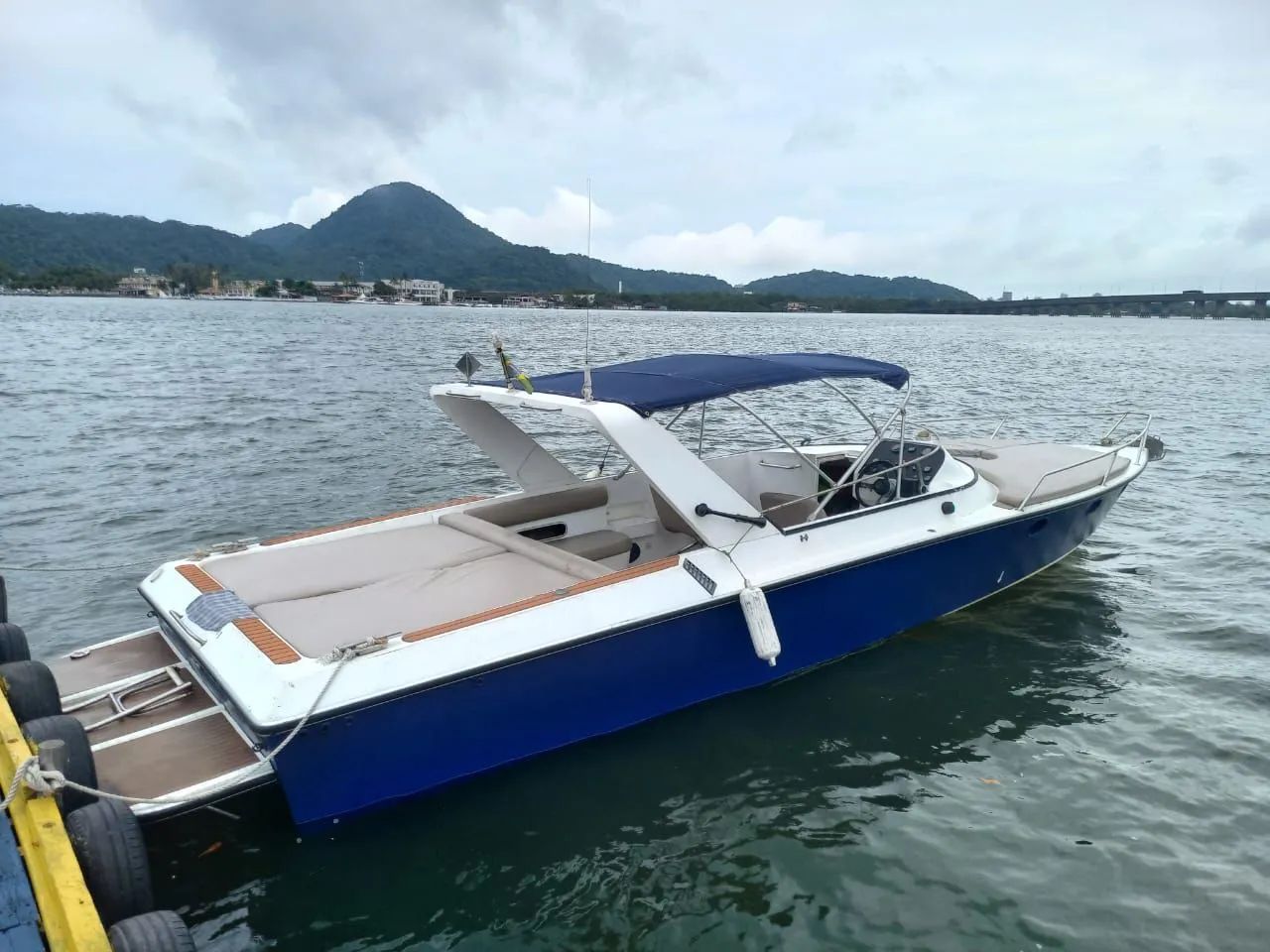 Lancha Phanter 33 motores diesel p 12 pessoas