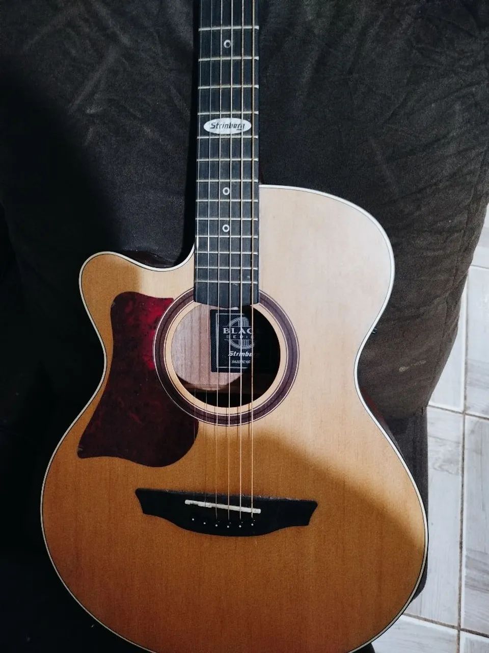 Violão elétrico Stringberg (acompanha capa)