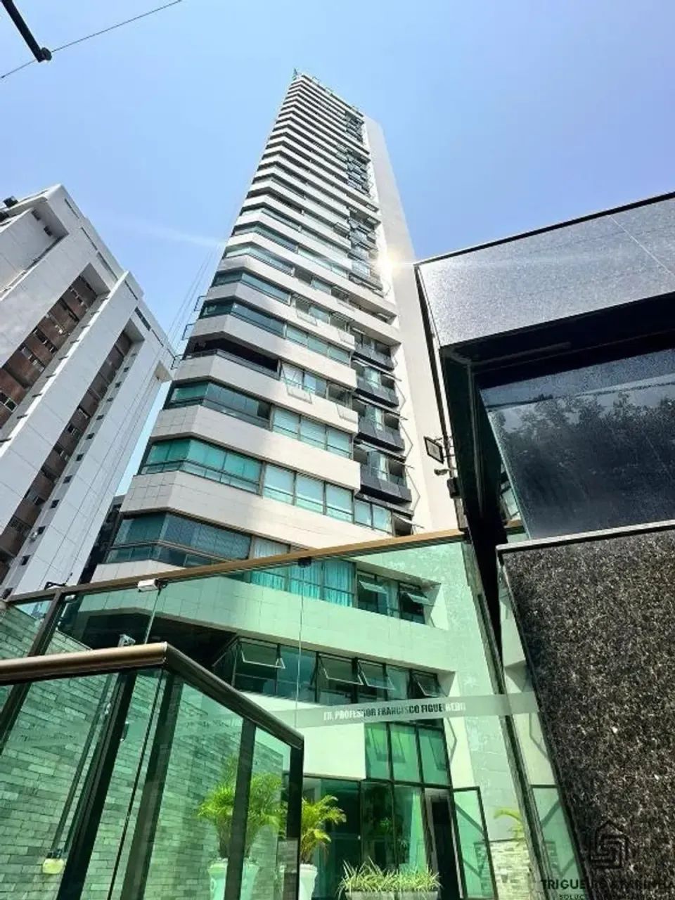 RUA DOS NAVEGANTES / 4 QUARTOS / 3 SUÍTES / 3 VAGAS!!