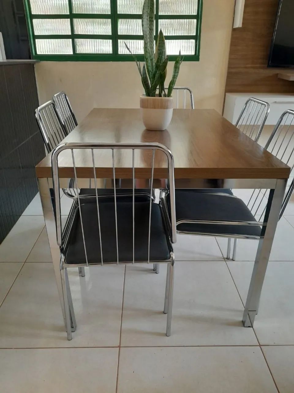 Mesa de jantar com 6 cadeiras 