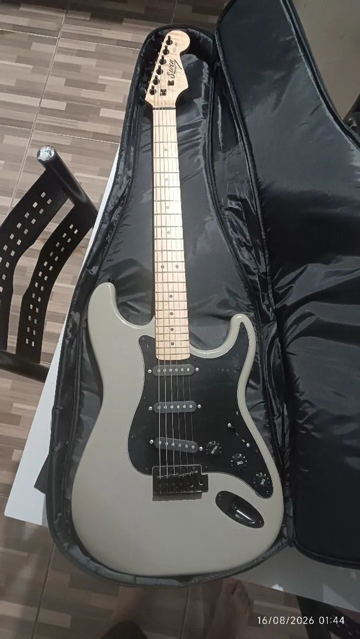 Guitarra strato seven