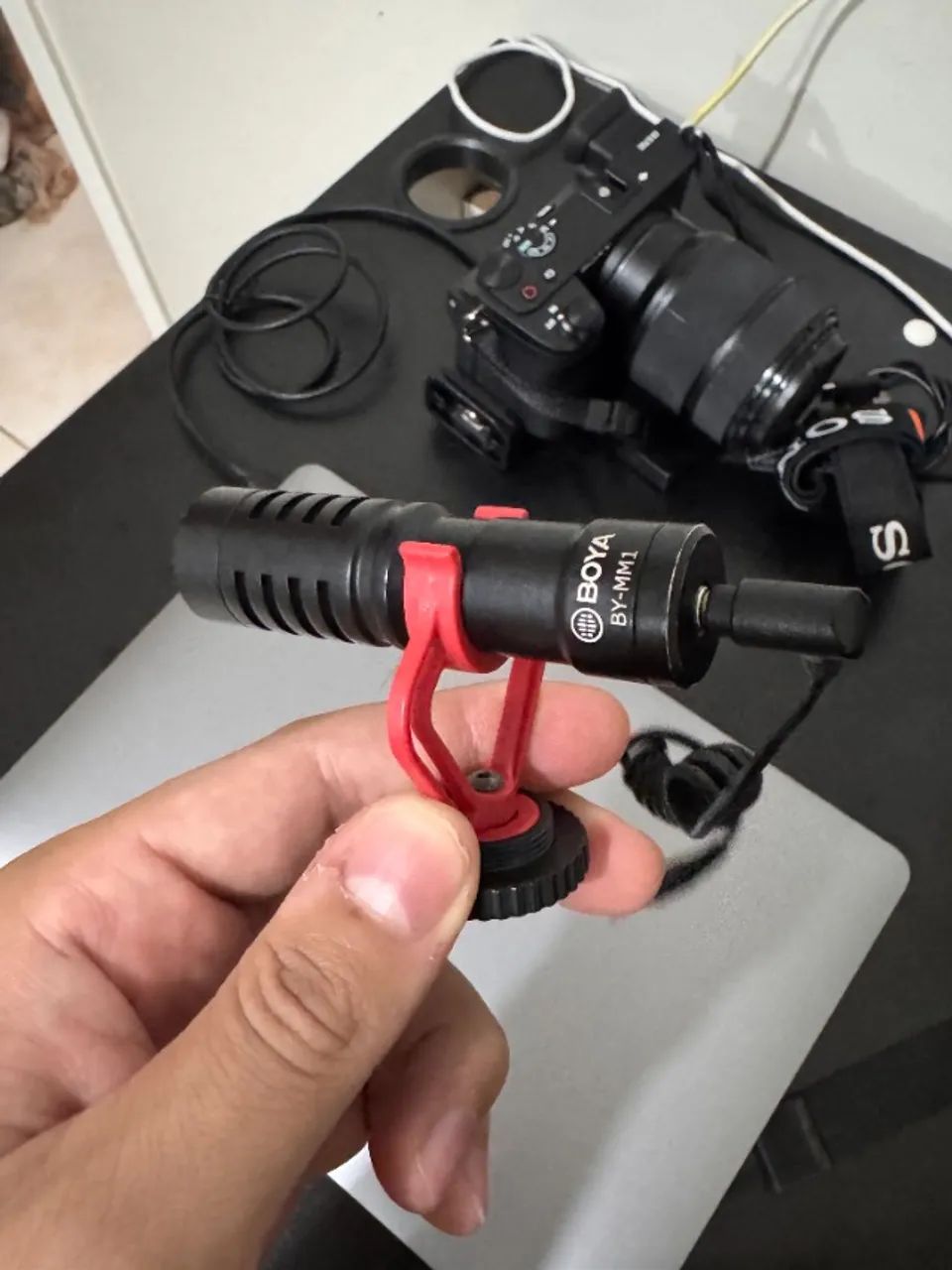 Microfone Boya By-mm1 Plus P/ Câmera Dslr Smartphone Cor PRETO E VERMELHO - Foto 2