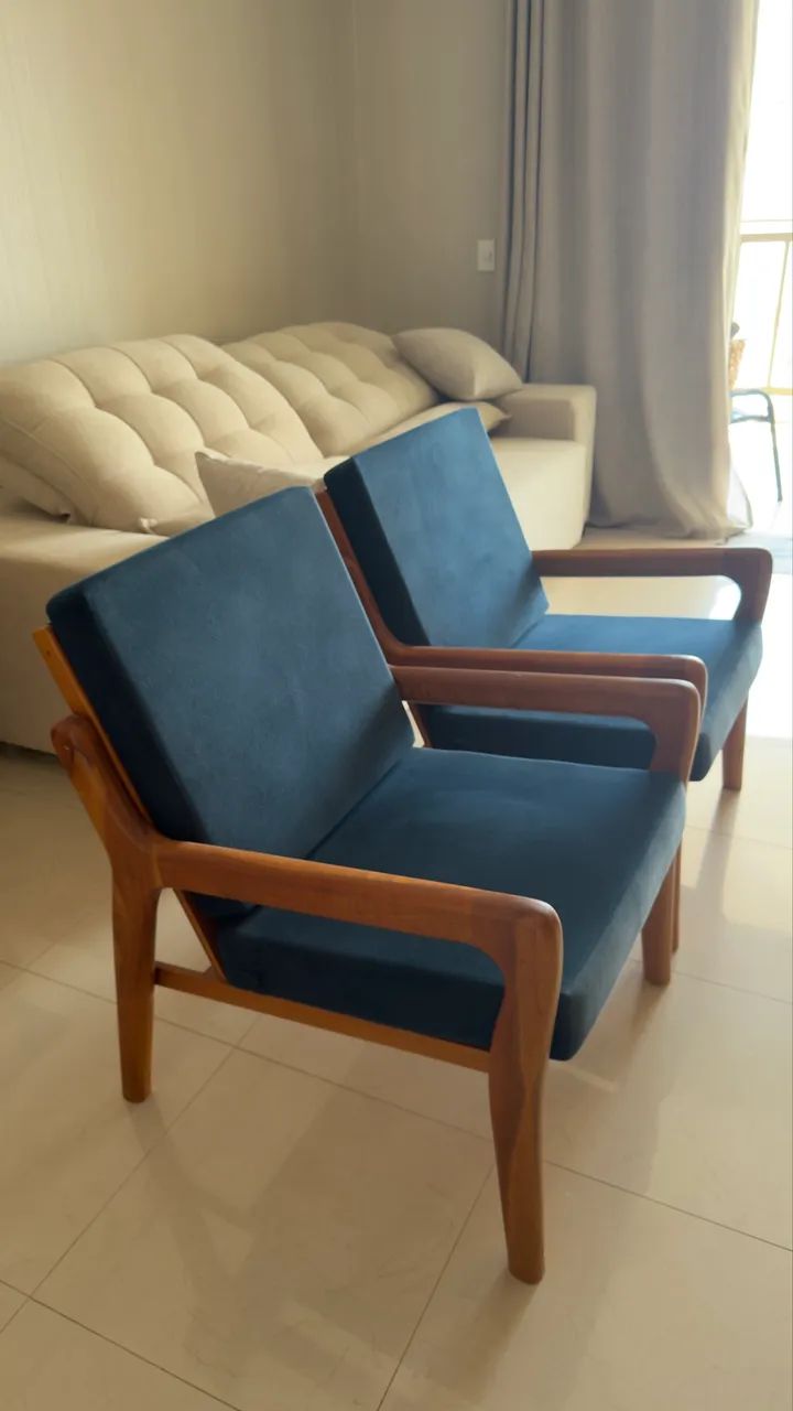 Poltronas de madeira com estofado - Foto 3