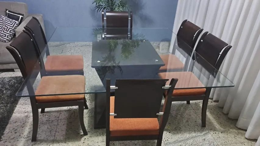Mesa de jantar e sofa