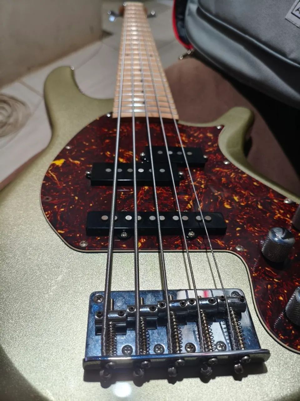 Contrabaixo 5 Cordas Seizi Thunder PJ Titanium Ativo  - Foto 4