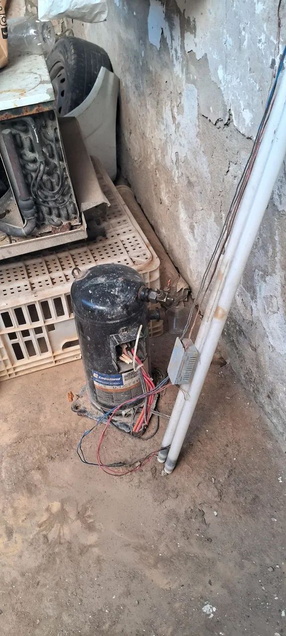 Câmera frigorífica antiga funcionamento perfeito trifásico com motor sobressalente!!