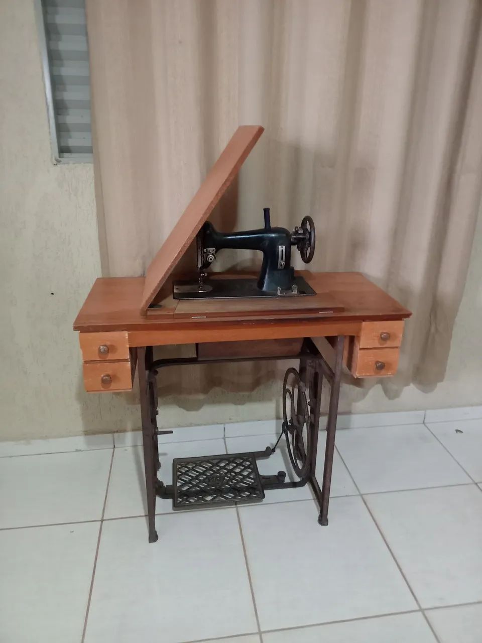 Vendo máquina antiga funciona 