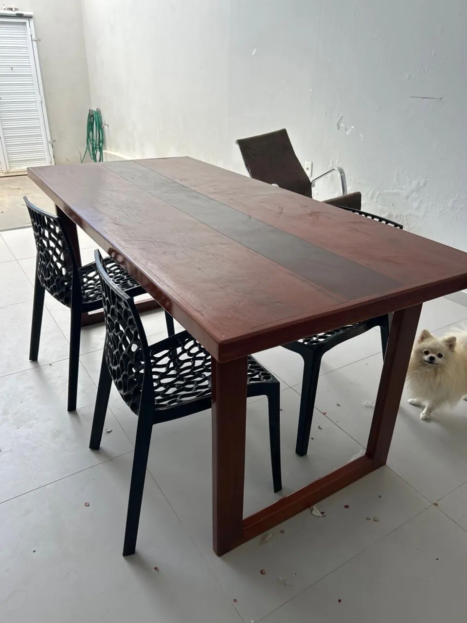 Mesa de madeira com 4 cadeiras - Foto 2