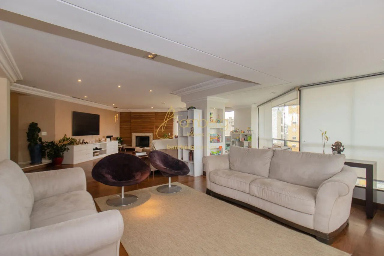 Este espaçoso apartamento oferece uma experiência de vida sofisticada e confortável. - Foto 4