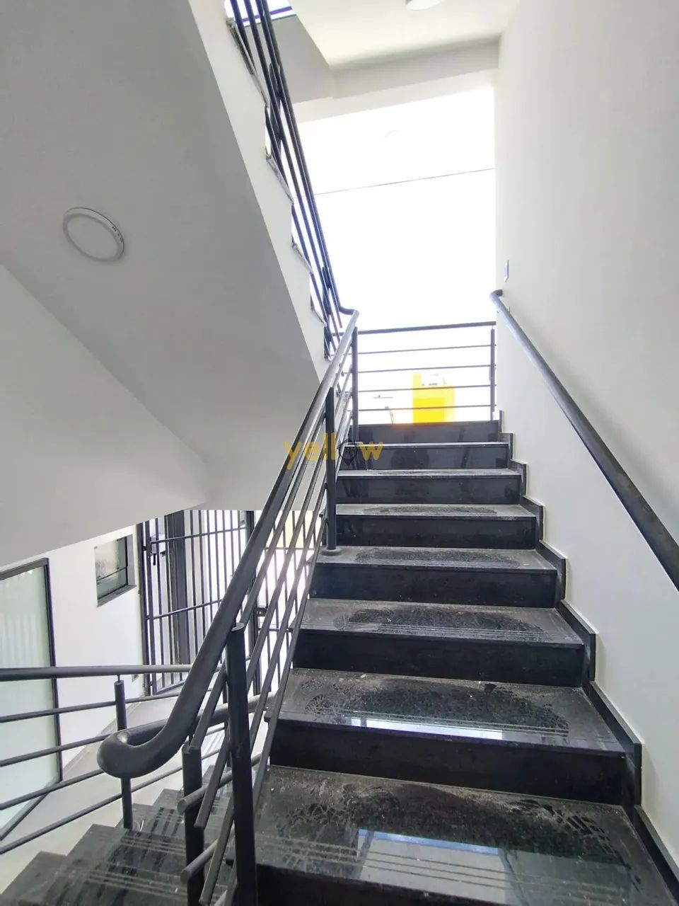 Sala comercial de 30m² no Centro de Arujá com 1 banheiro por R$ 1.800/mês - Foto 5