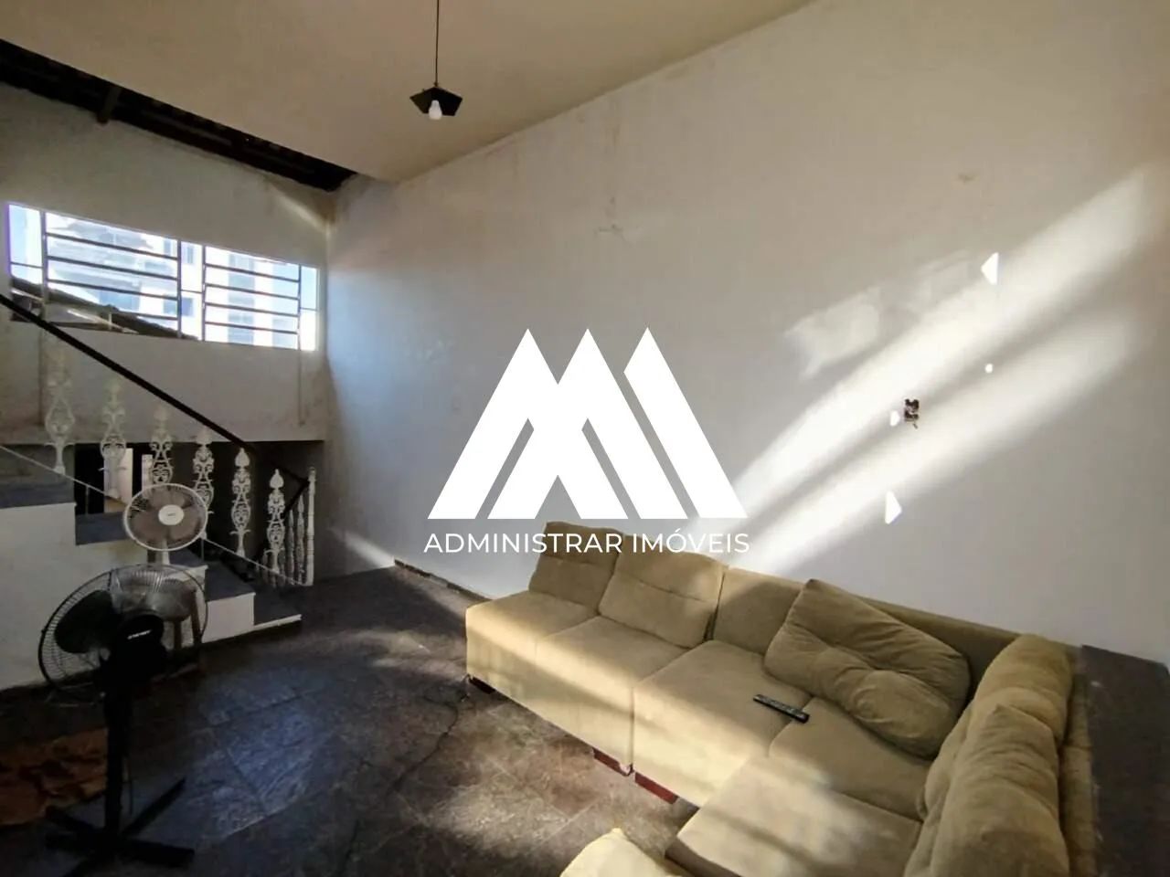 Vendo casa em Itaúna em excelente localização!