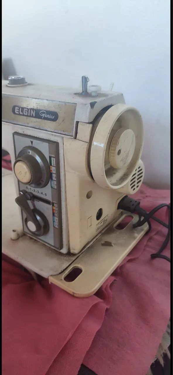 Retirada de peças -  uma máquina reta industrial e uma overloque  - Foto 5