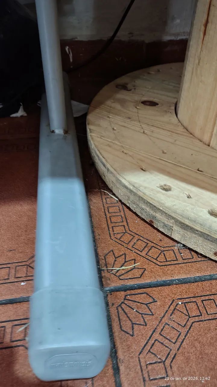 Mesa de computador e estudos linda  - Foto 2