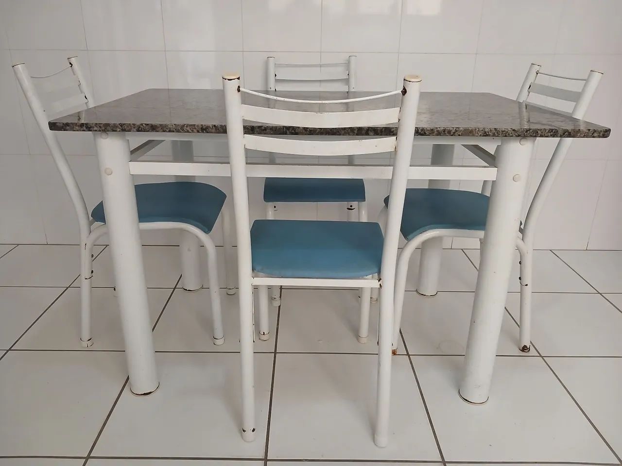 Mesa com 4 cadeiras