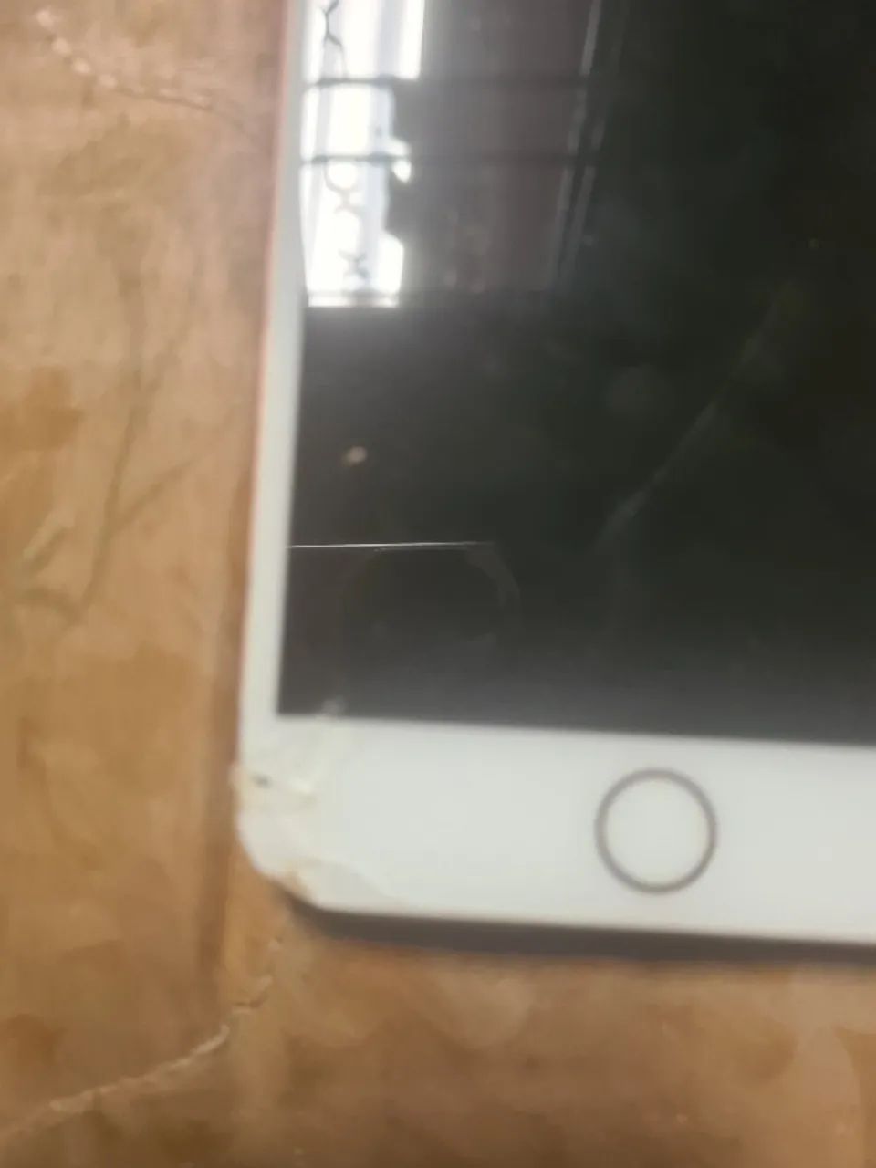 Iphone 8 plus com a carcaça danificada mais funcionando e lcloud limpo - Foto 2