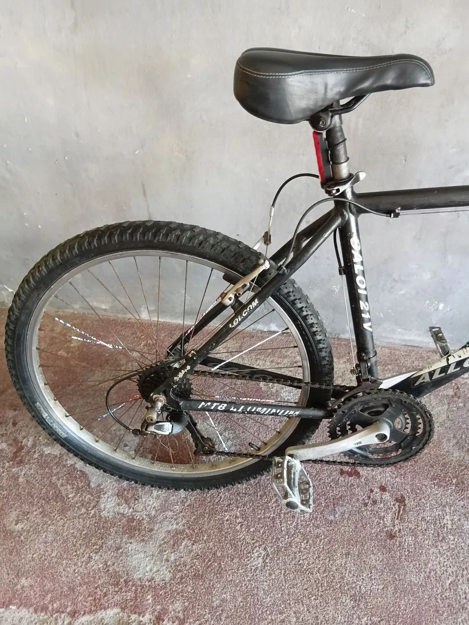 Vendo bicicleta de alumínio com macha aro 26 - Foto 2