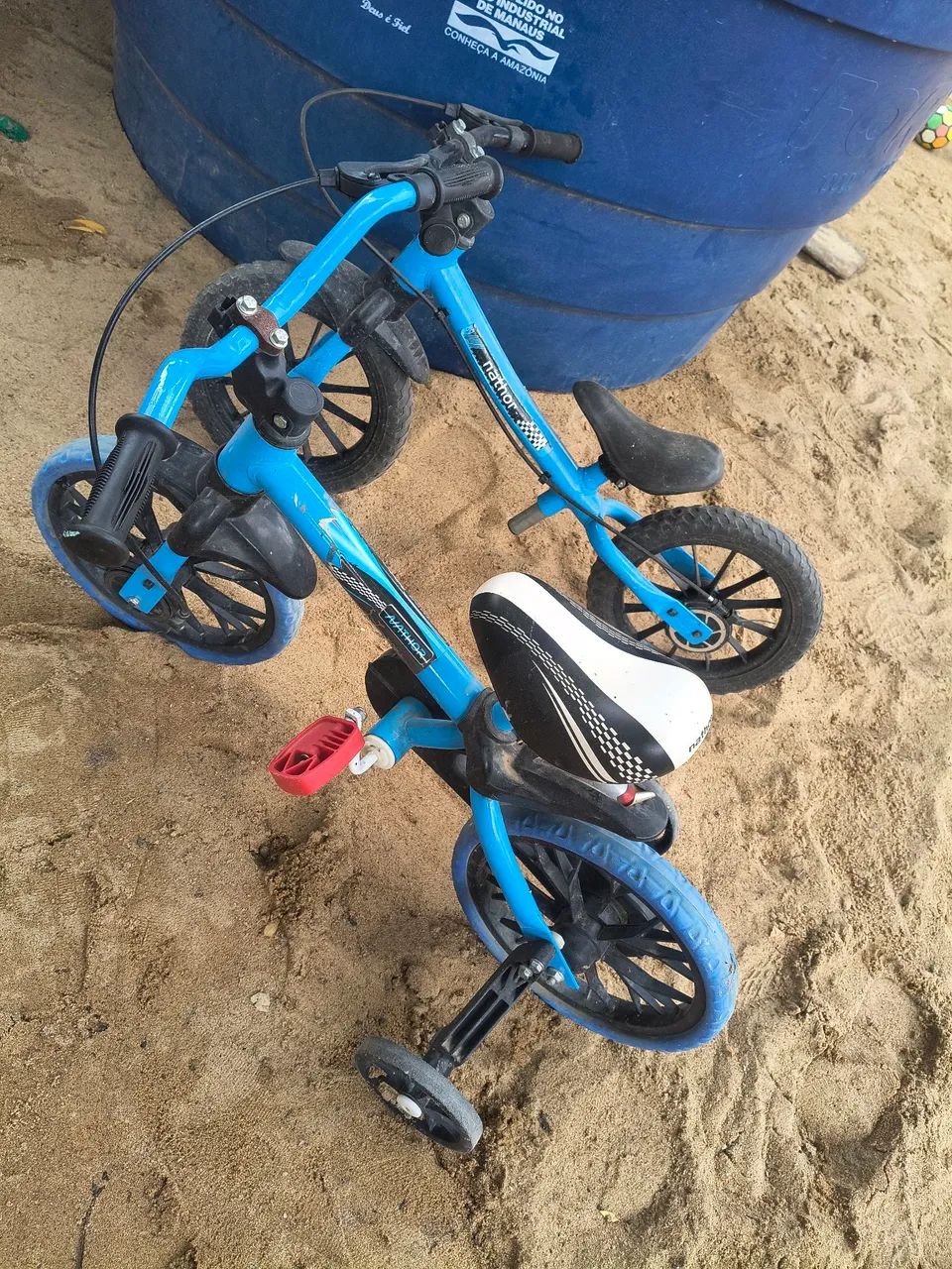 Vendo duas bicicletas infantil R$250,00 uma é de equilíbrio  - Foto 2