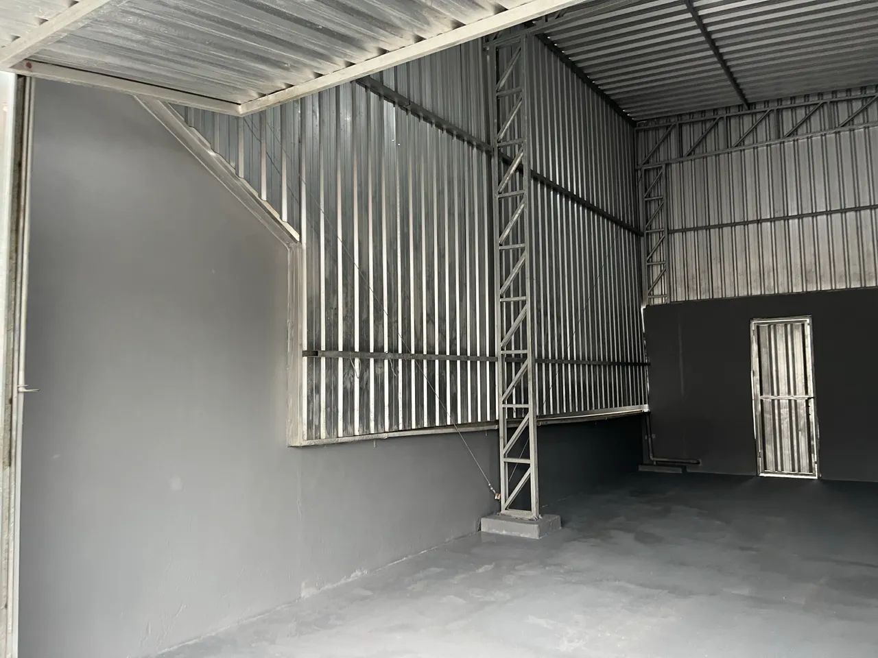 INDISPONÍVEL Alugo GALPÃO 70m2 com pé direito 6 metros  - Foto 3