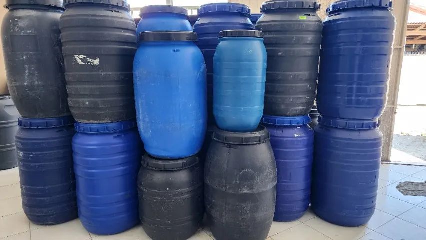 Bombonas plásticas de 200 litros para estocar diversos produtos!