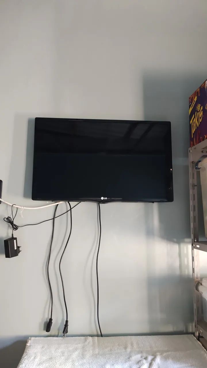 TV Monitor 28 polegadas com suporte de parede