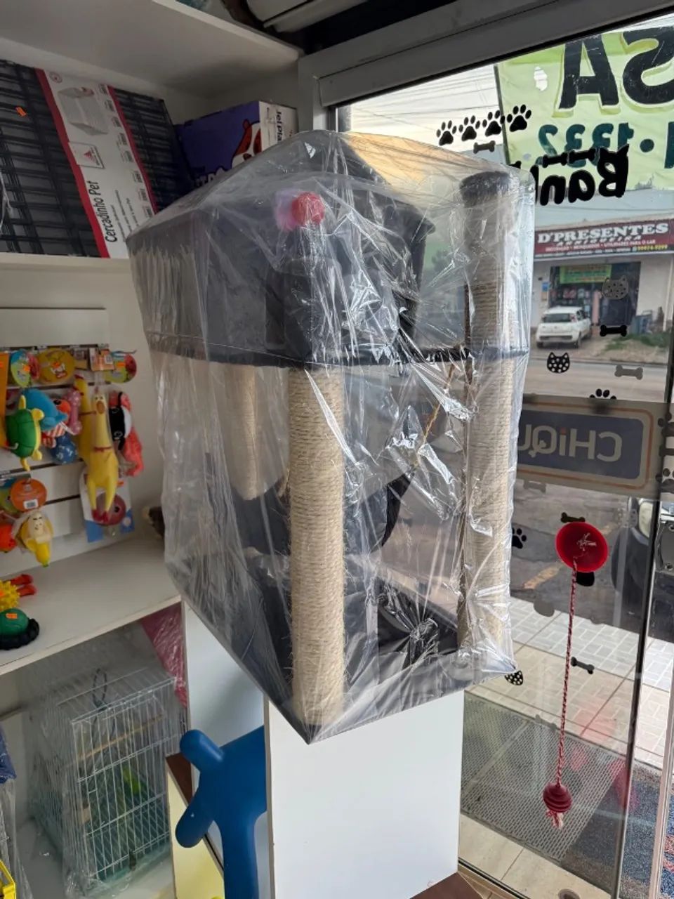 Arranhador de gato casinha com rede novo  - Foto 2