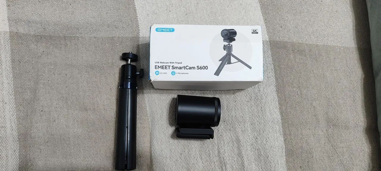 Webcam 4K Emeet, com tripé, e microfone com redução ruídos. - Foto 2