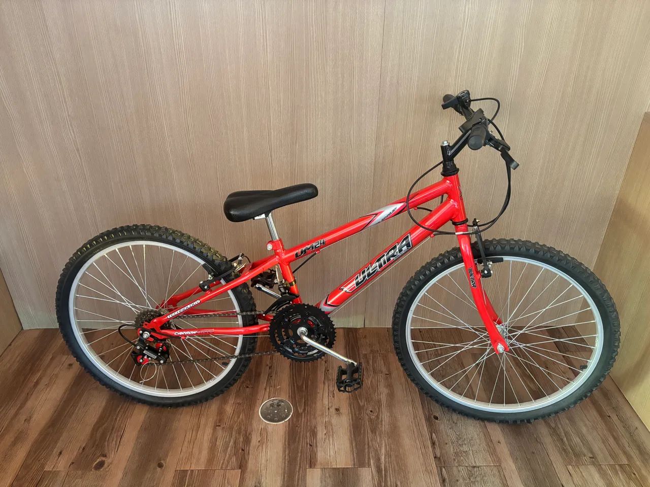 Bicicleta ultra bikes aro 24 com 18 marchas vermelha 