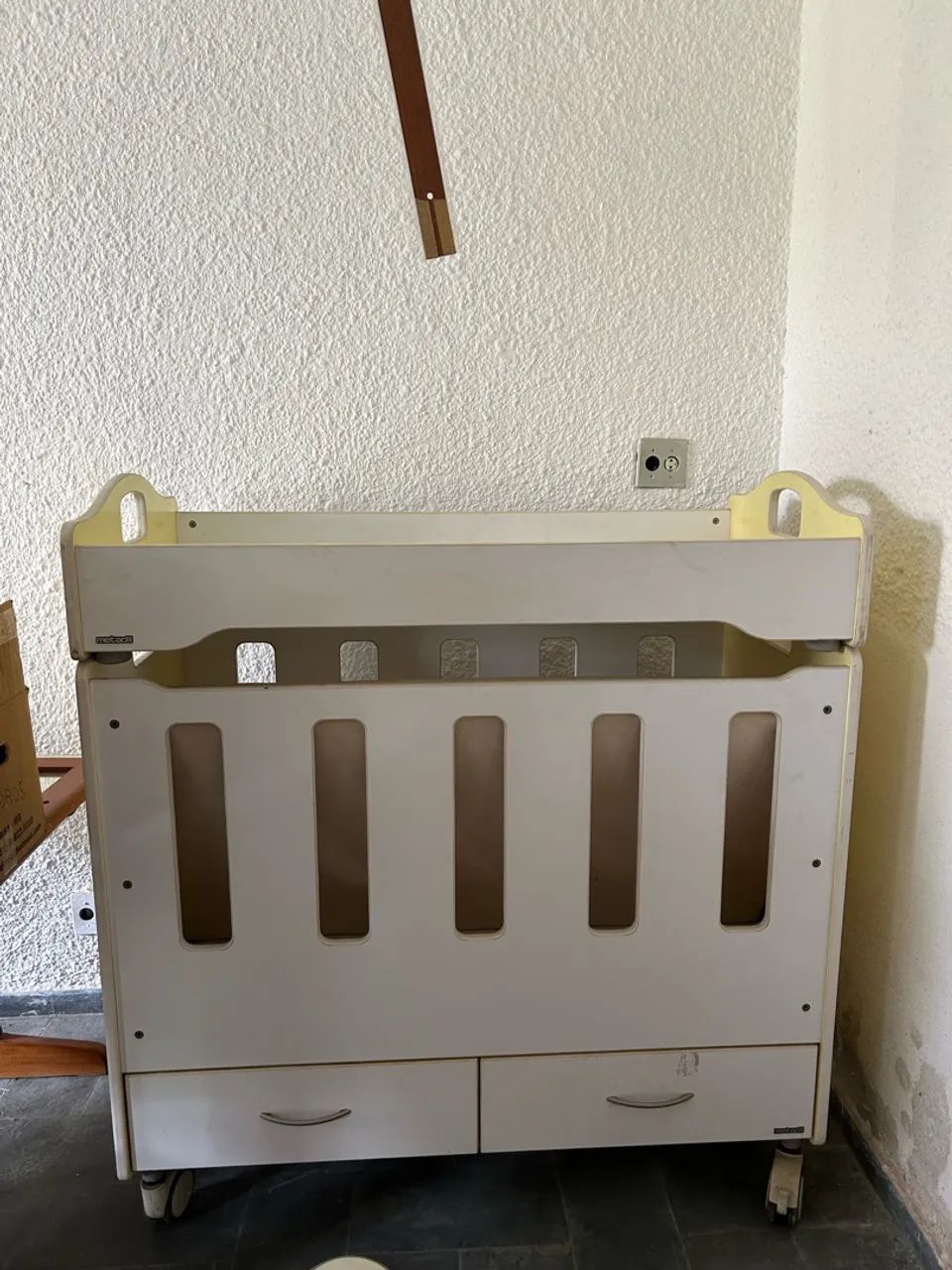Berço e caminha com colchões 