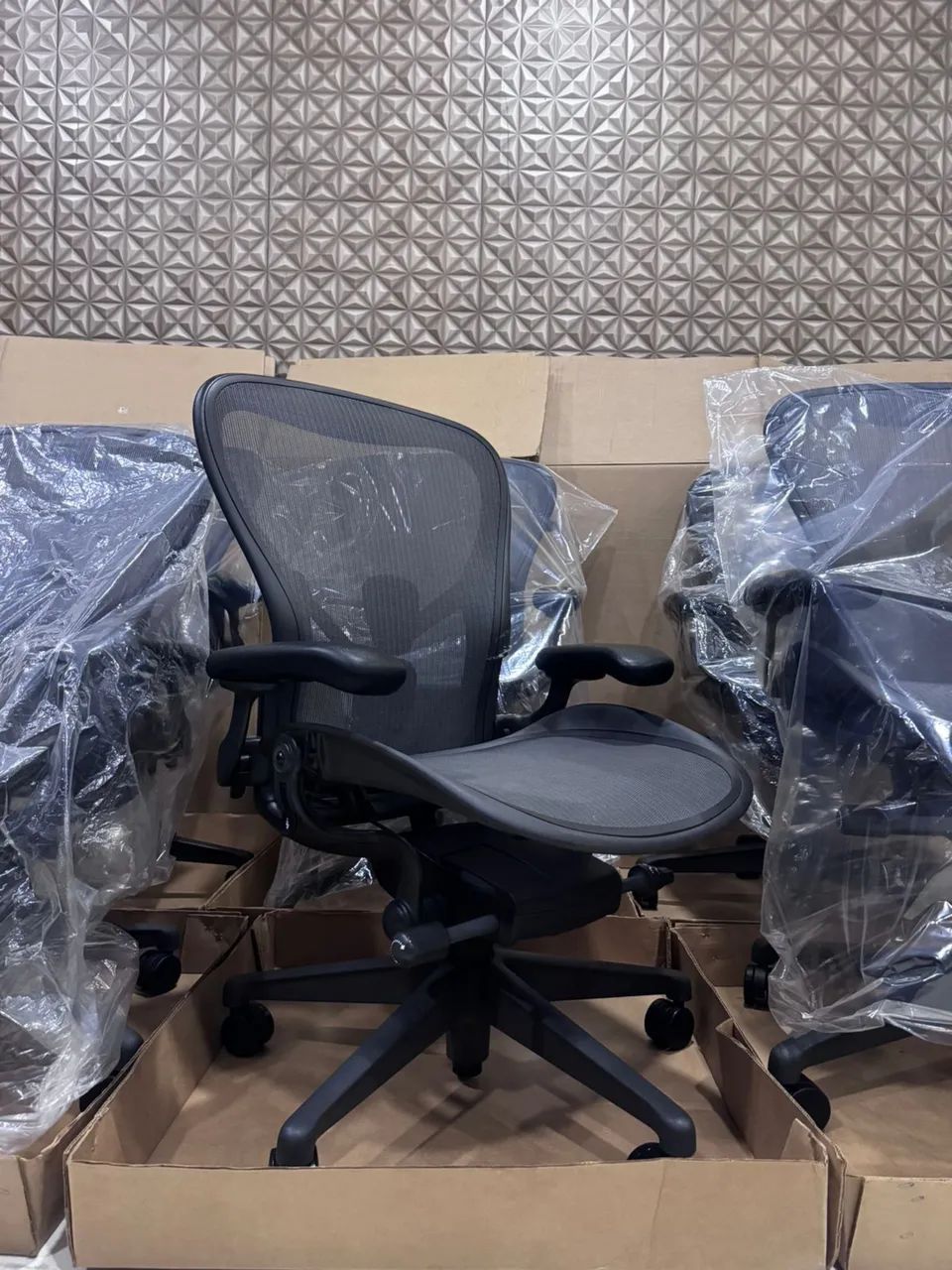 Cadeira herman miller new aeron C completa 2024 super nova  - Foto 3