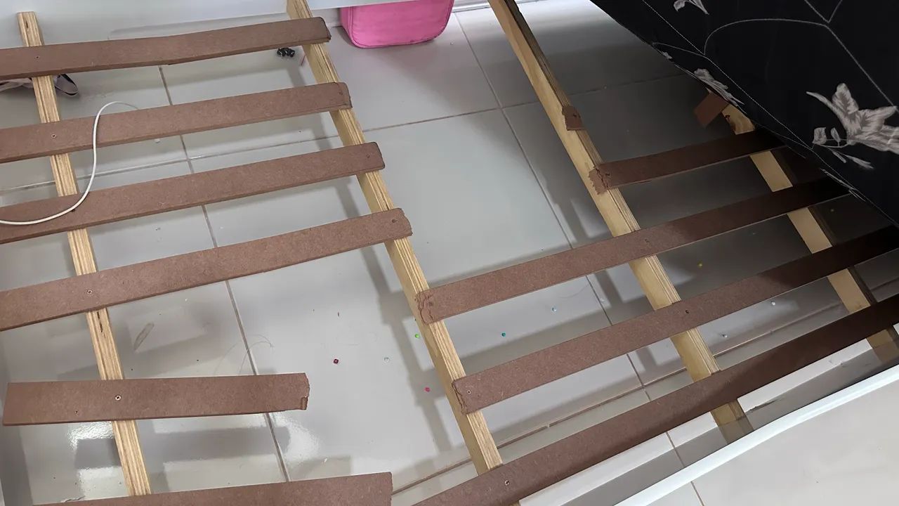 Vendo cama de criança (não vai com colchão )  - Foto 4