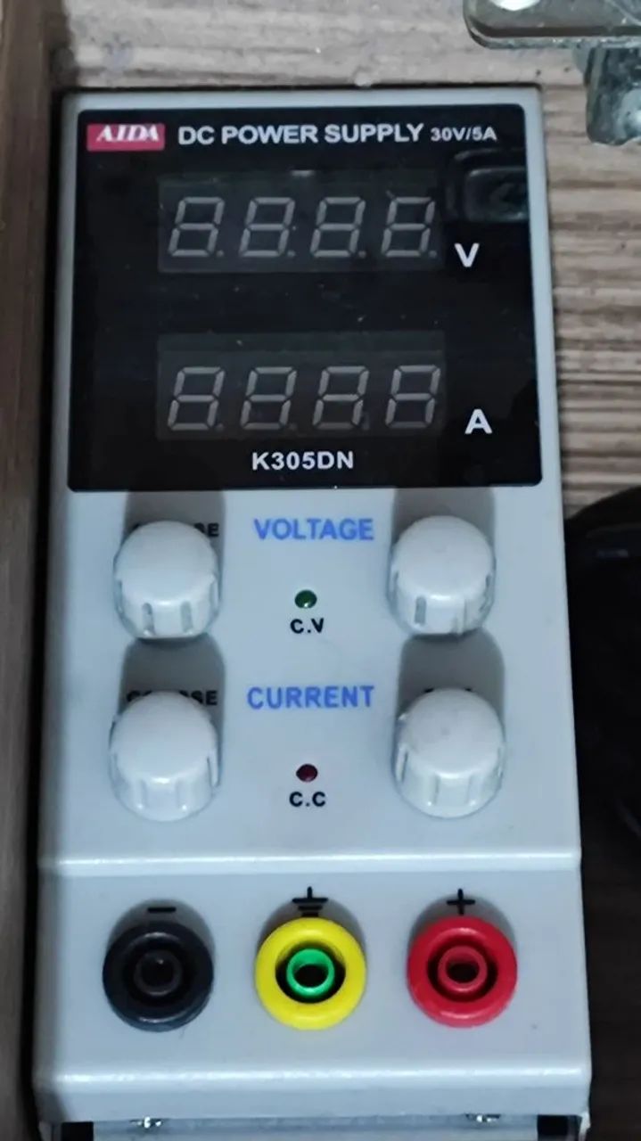 Fonte de Alimentação Assimétrica Digital Aida 30V 5A