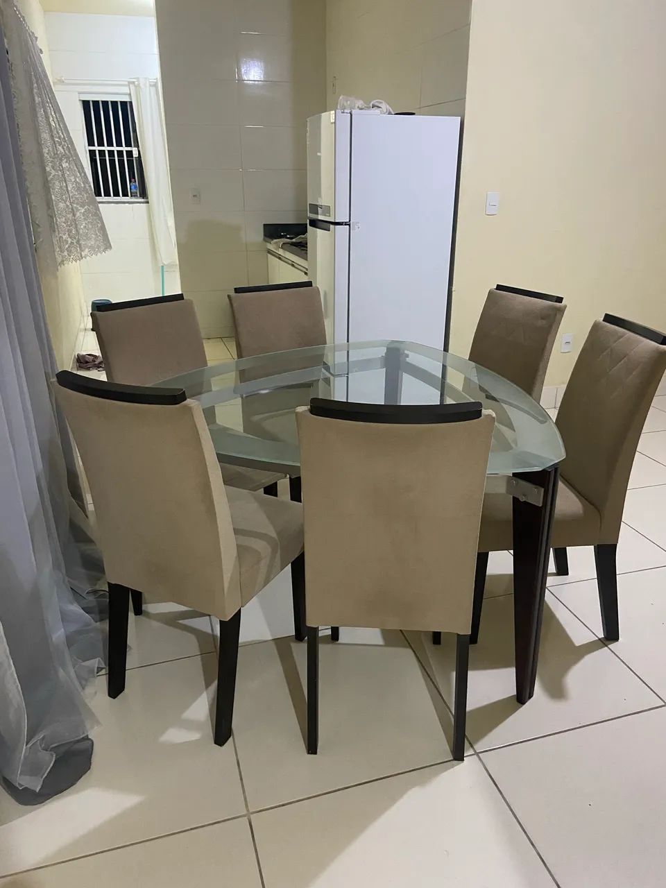 OPORTUNIDADE IMPERDÍVEL!  Mesa de jantar com 6 cadeiras! - Foto 2