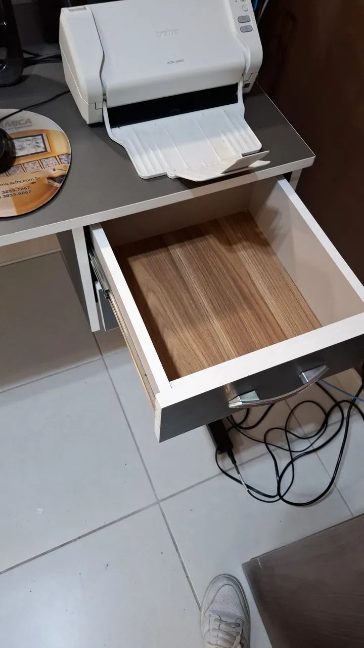 Mesa de Escritório / Escrivaninha 1,50m com Gaveteiro - Foto 3