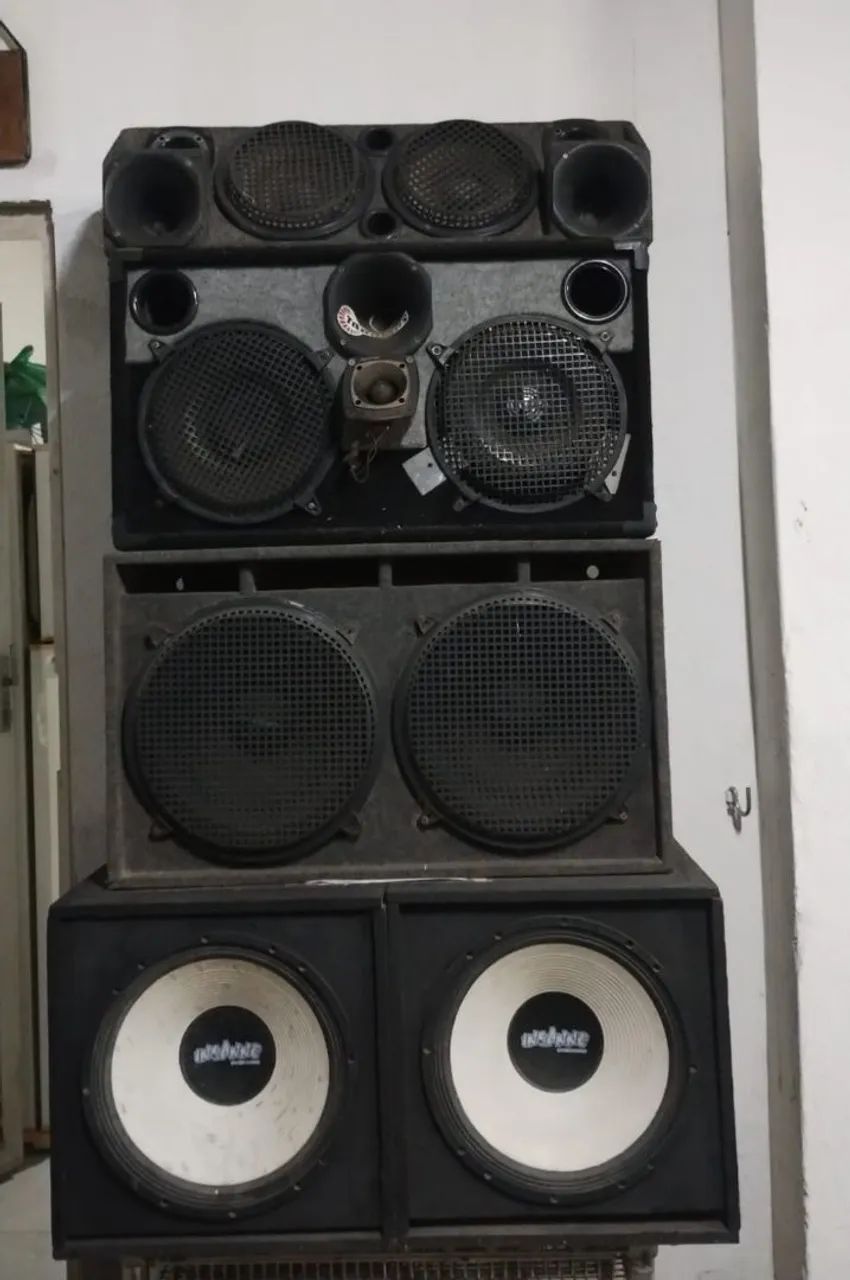 Vendo som tipo paredão